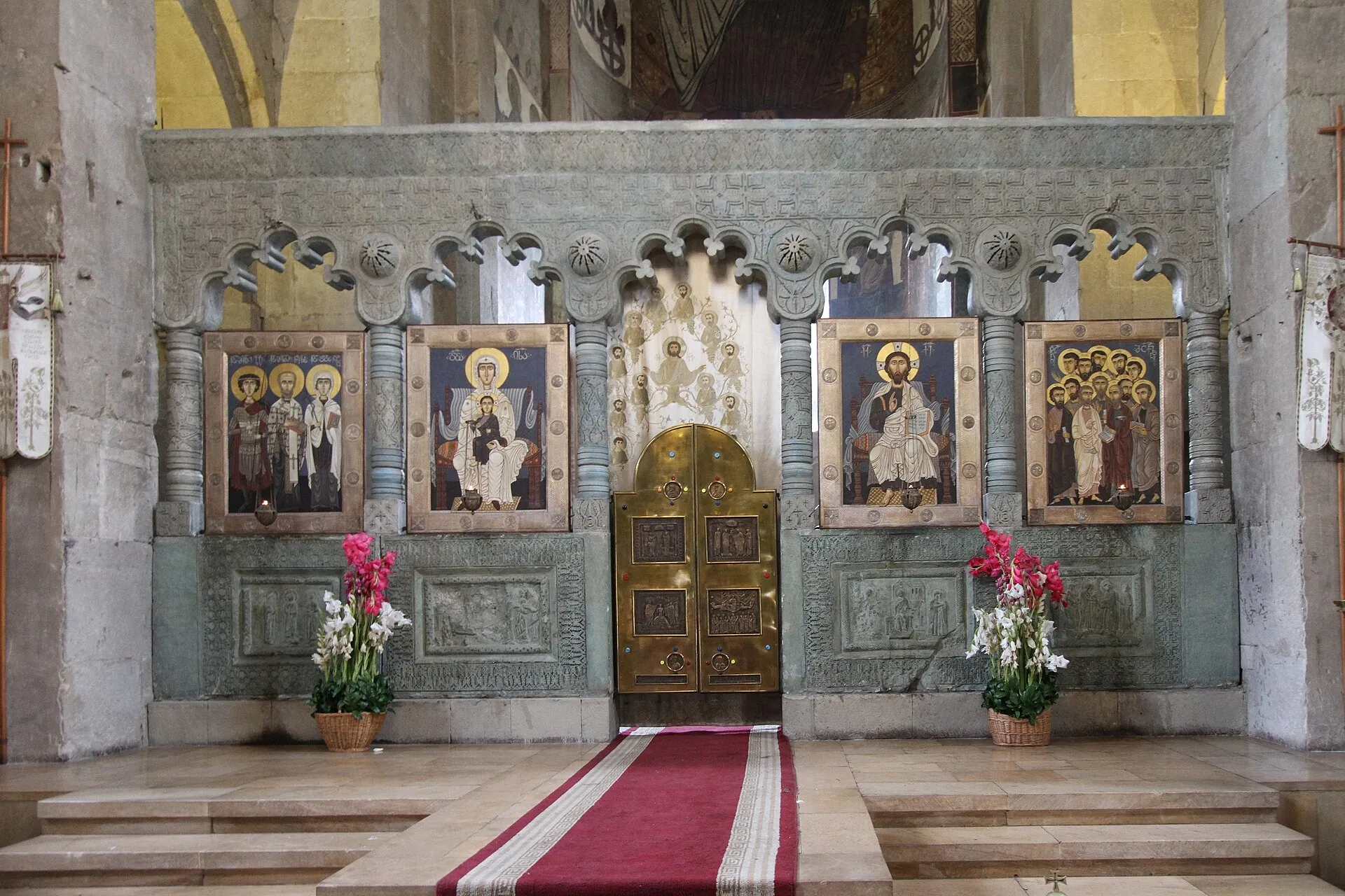 Interior of Svetitskhoveli Cathedral, Mtskheta (iconostasis)